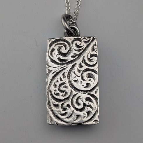 1977 British pure silver jubilee ingot pendant, 32g, with pure silver necklace, AJCo